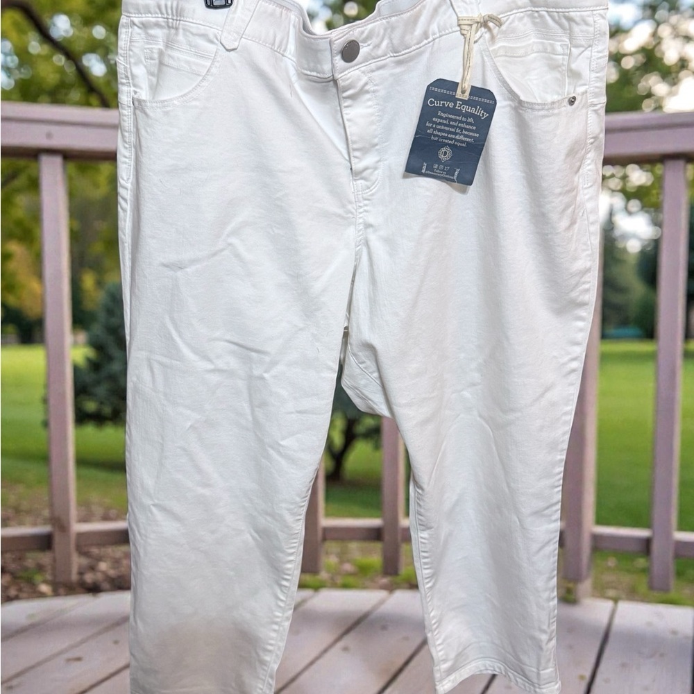 Democracy Crisp White Cropped Jeans